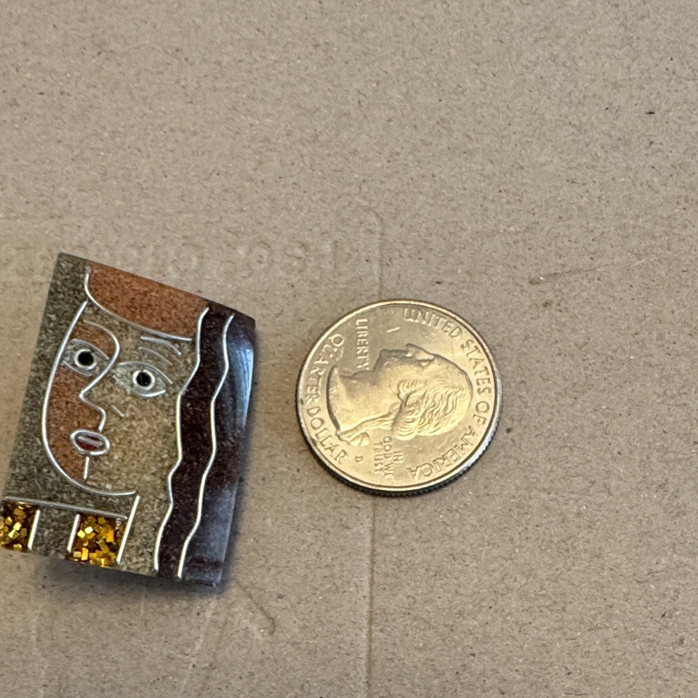 Abstract Face Brooch - Picture 3 of 3
